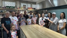 Young chefs with disabilities receive practical training in preparing slow food products